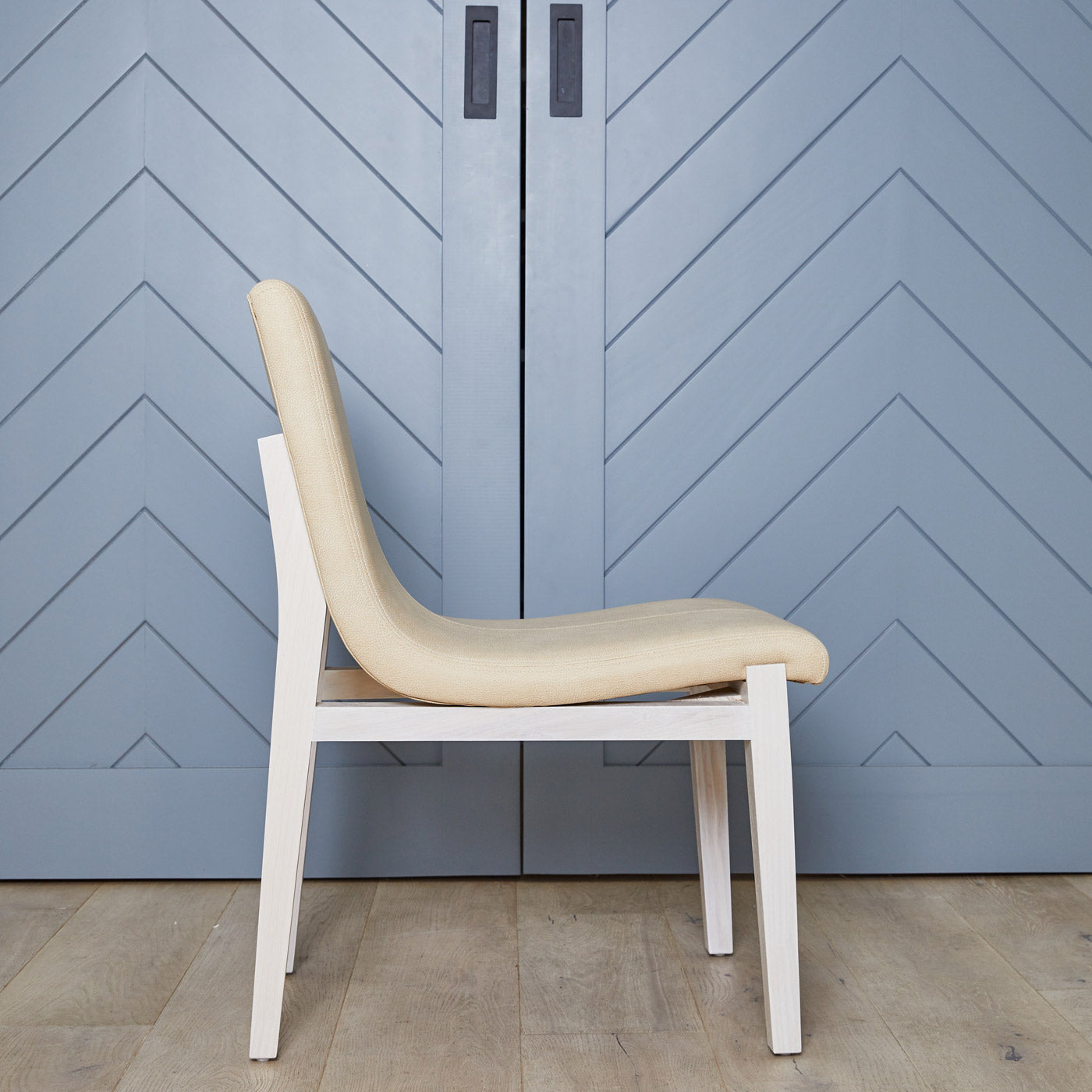 AMANDA LEATHER CHAIR